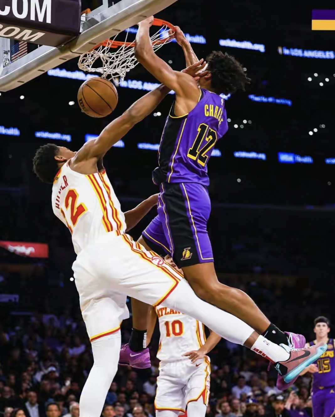 关于湖人带队取胜!,塔图姆重要时刻比赛规则变更赛场气氛高涨的信息-爱游戏中国