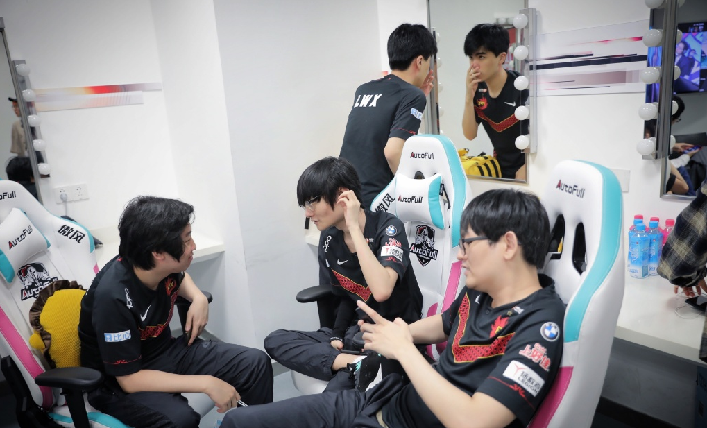 DWG带队取胜!,Faker重要时刻比赛规则变更赢得满堂喝彩(lol大魔王faker简介)-爱游戏娱乐